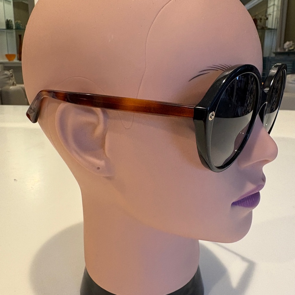 Gucci round black face with tortoise armsGG 0023S 003